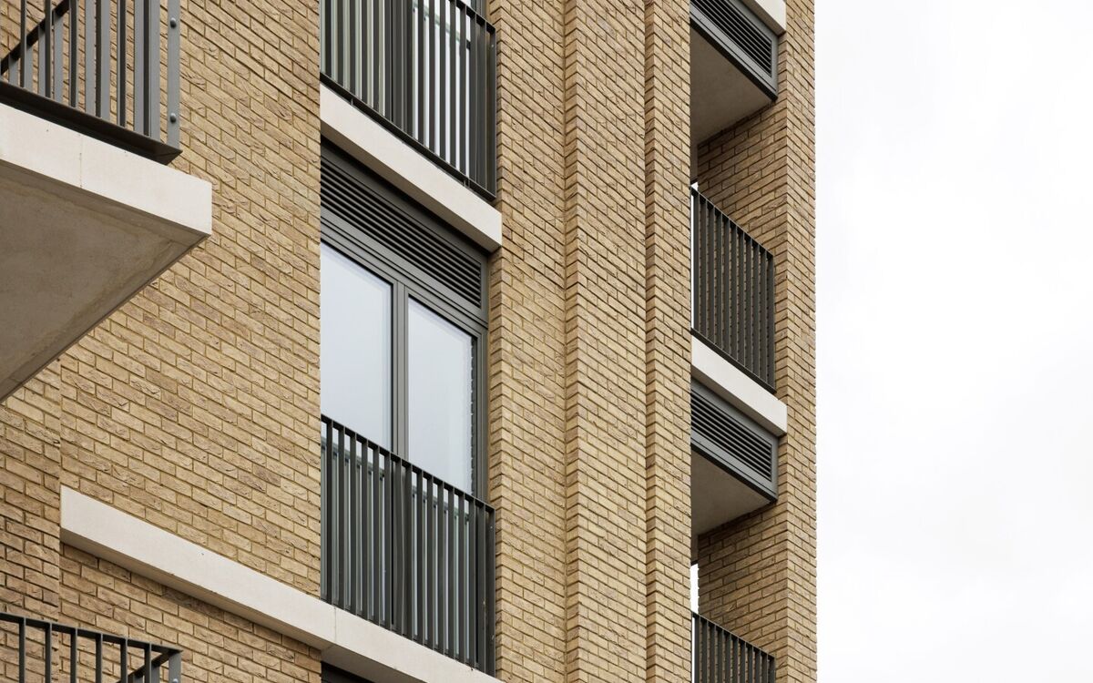571 High Road, Ilford, Portland wet cast stone