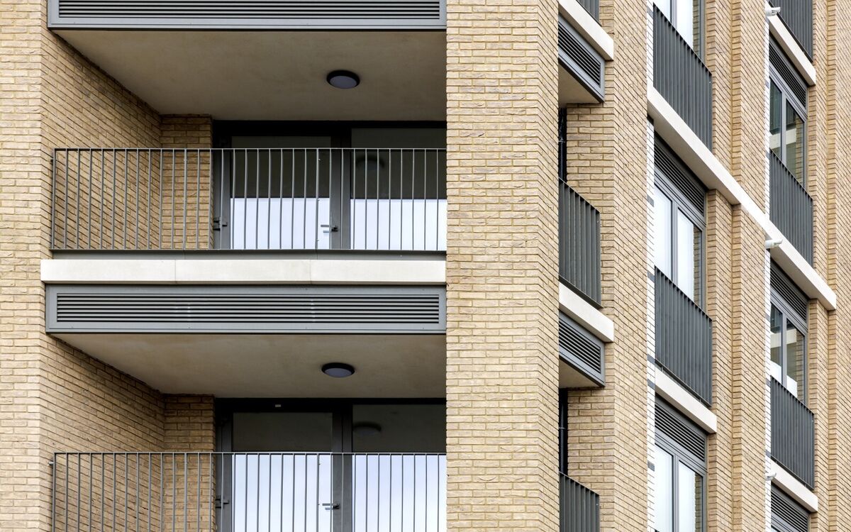 571 High Road, Ilford, Portland cast stone