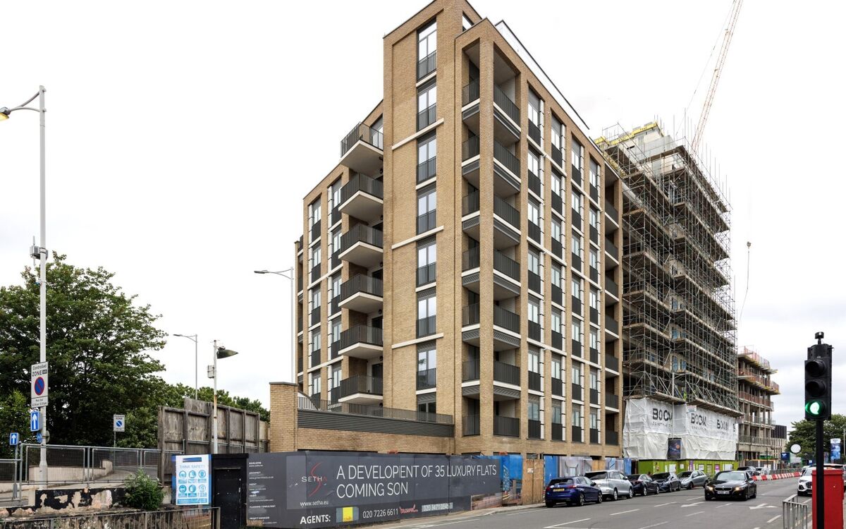 571 High Road, Ilford, Wet Cast