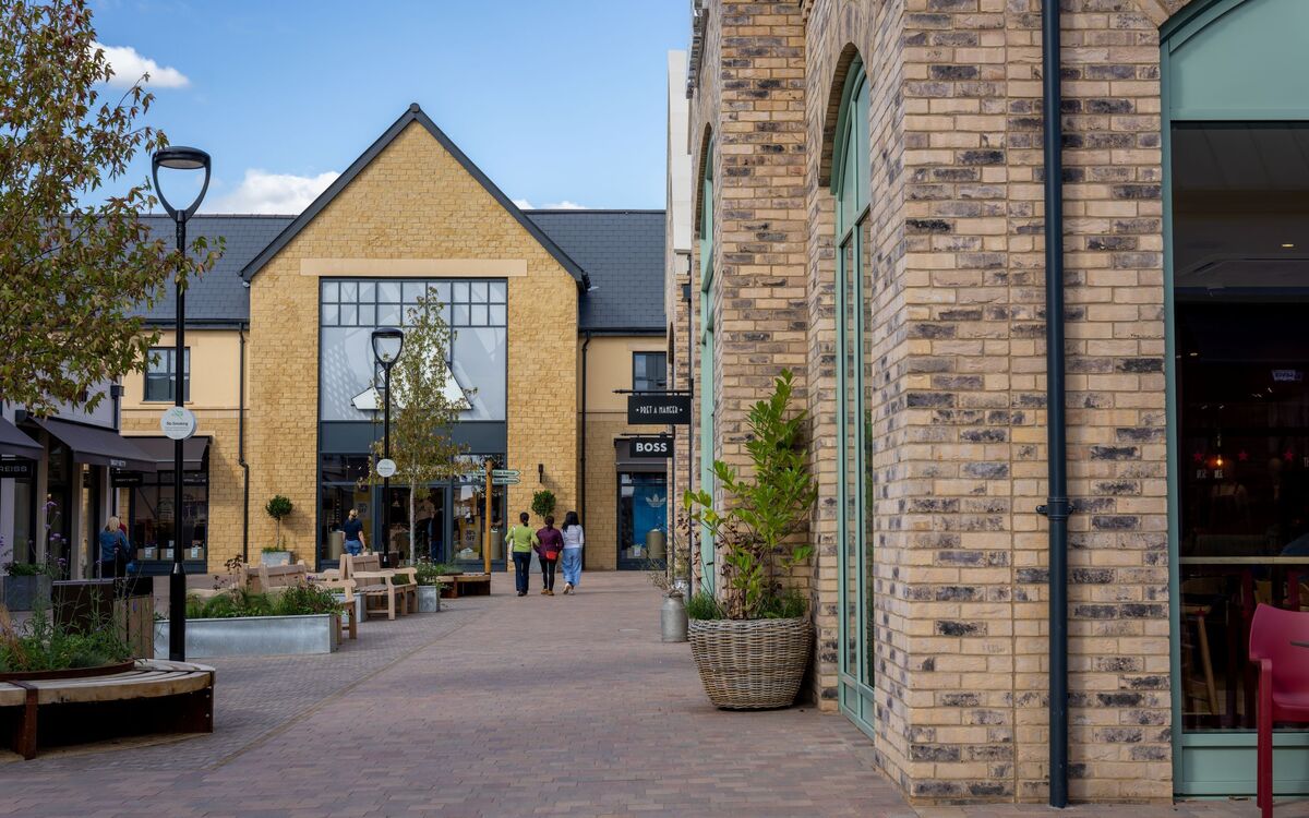 Cotswold Designer Outlet Vobster Cast Stone