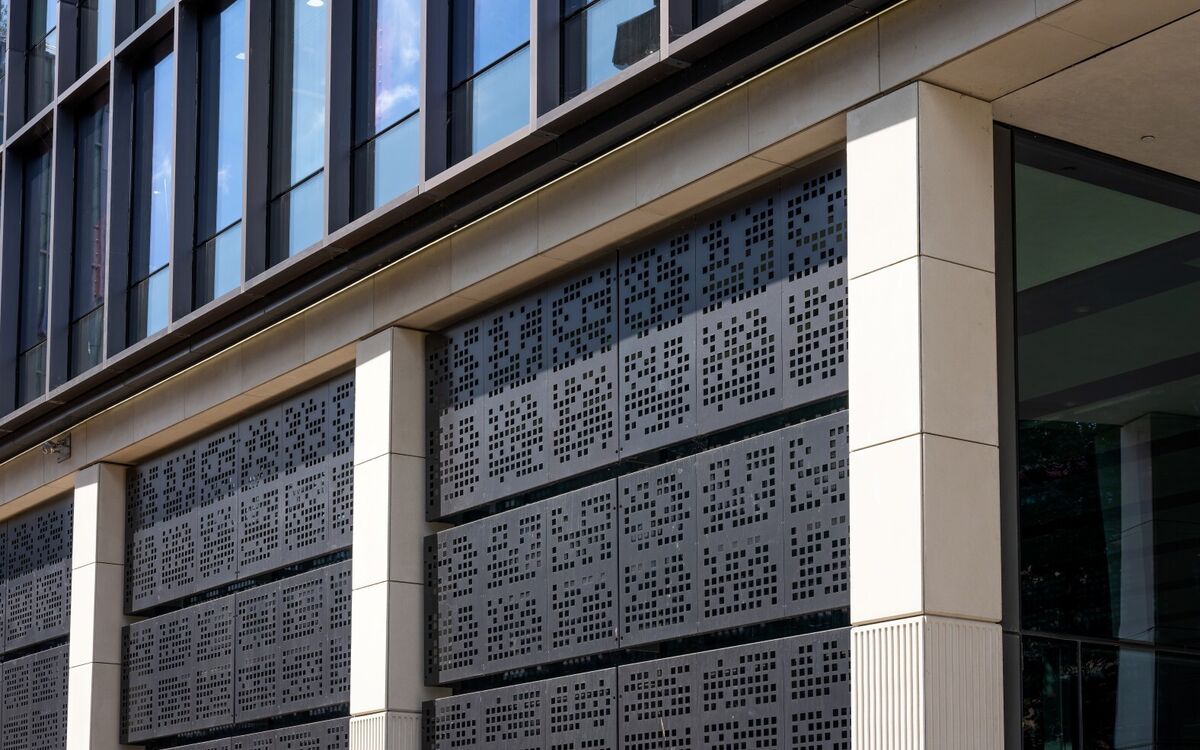 The EQ Building Bristol Vobster Wet Cast Stone