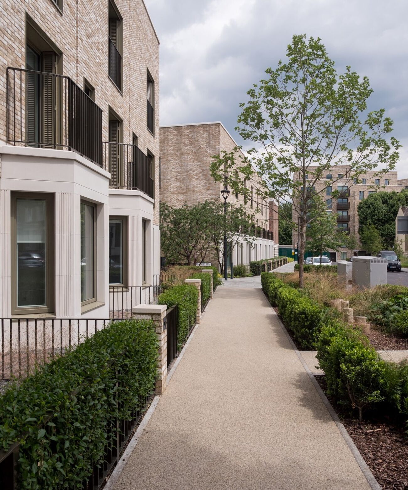 MP1 South Gardens Heygate St Elephant Castle London SE17 1 RG 19 Large